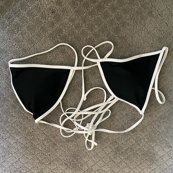 🦋4/$20 SALE - Black and white urban out from under self tie bikini top - Picture 2 of 3